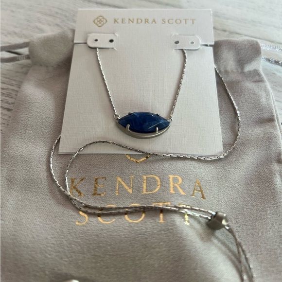 Vintage Kendra Scott Meghan Pendant Necklace in Silver and Blue Agate